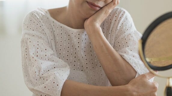 〈就活中の息子を支えるために…〉“年金担保融資”に手を出し、詰んだ「ある母子家庭の10年」