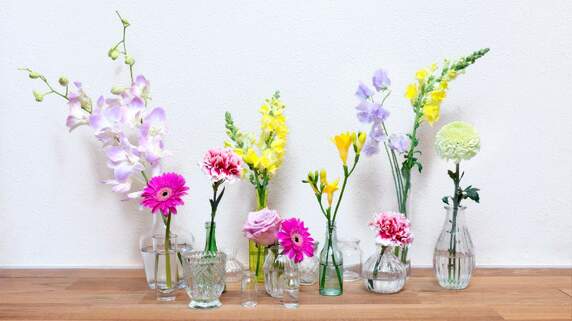 【花の専門家監修】花器と花瓶の違いは？初心者におすすめの花器・花器選びのコツ