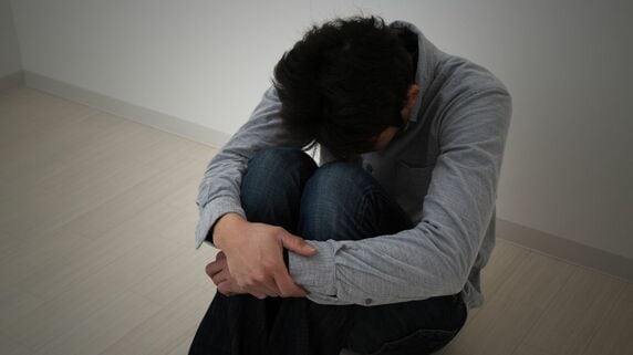 ただの冗談だったのに…年収560万円・55歳会社員、妻から三行半、家族にぎやかに暮らした家に“1人ぽつん”。原因は悪意なき「見た目いじり」