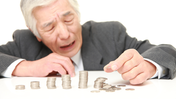 65歳・元地銀支店長「まさか、こんなはずでは」…退職金2,000万円で投資して“老後崩壊”の悲劇【FPが解説】