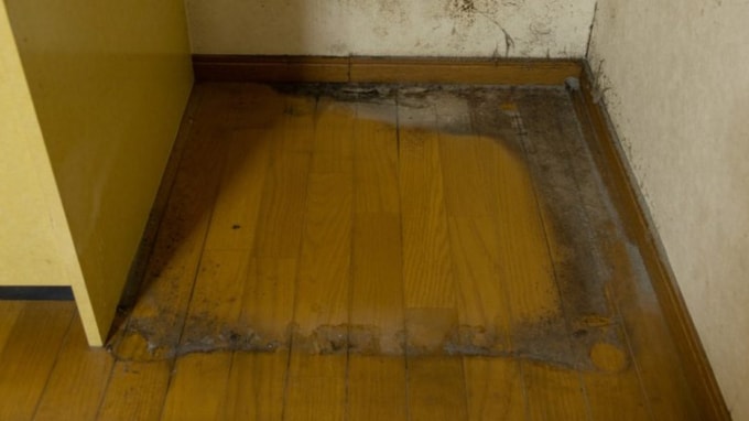 冷蔵庫の重みでフローリングにへこみが…入居者が退去するとき、修理費はオーナー負担？【弁護士の回答】