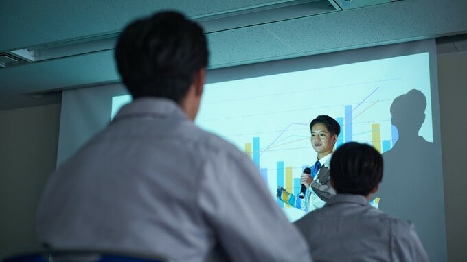 現場の努力で対処してくれ…「業務改善」に消極的な経営者を変えた、社員からの“納得のプレゼン”とは？【DX推進事例】