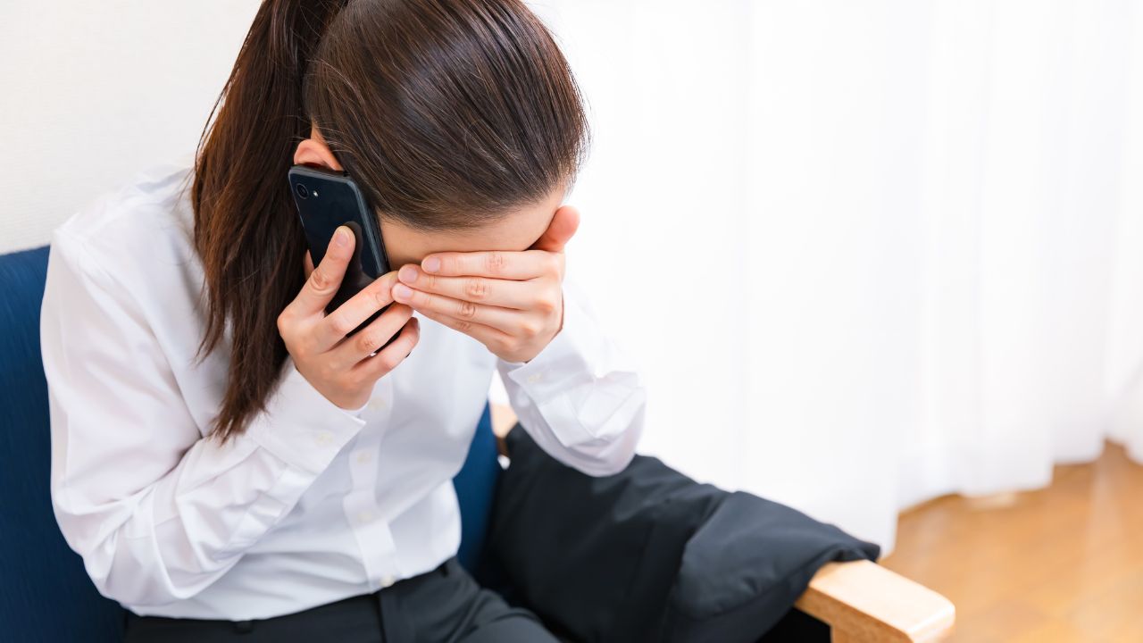 お母さんには知られたくなかったな…年金19万円の60代夫婦のもとへ、年金機構から「東京で働いているはずの娘」が宛名の「赤い封筒」が届いたワケ