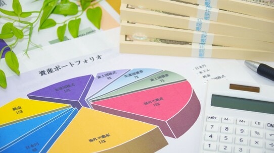 「預貯金ゼロの人」だけじゃない…〈銀行預金=安全〉と信じる人にも潜む、老後破産のリスク
