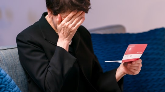 年金月24万円で余裕のはずが…夫の急逝で65歳・専業主婦、激減の年金額に号泣「私、もう生きていけない」【公認会計士が解説】