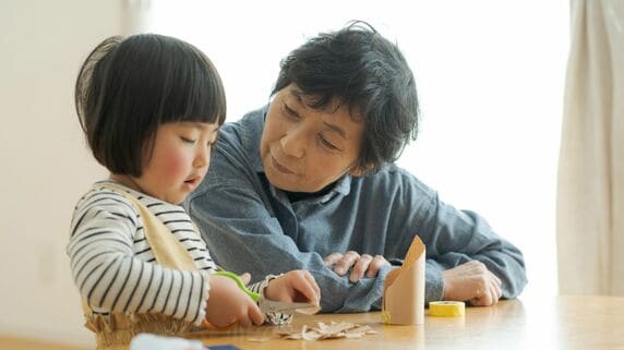 「お母さん、もう大丈夫だから」…娘が笑顔で告げたひと言。家族に尽くしてきた73歳女性が「孫離れ」を突き付けられた日
