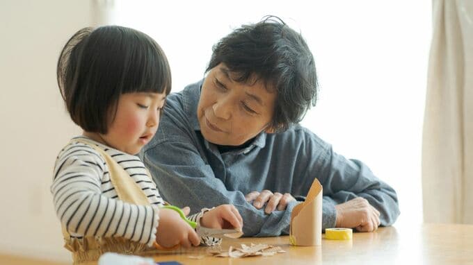 「お母さん、もう大丈夫だから」…娘が笑顔で告げたひと言。家族に尽くしてきた73歳女性が「孫離れ」を突き付けられた日