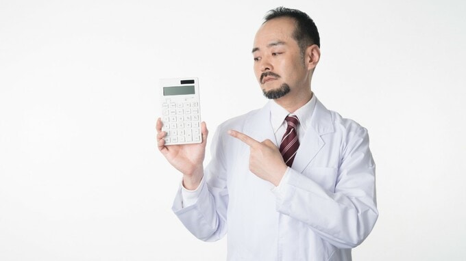 医療法人内に貯まったお金…院長の手元に戻す方法はあるか？【会社設立・海外活用にくわしい弁護士が解説】