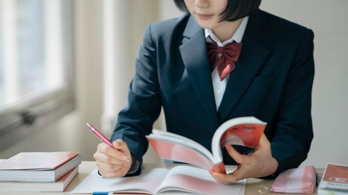 【医学部予備校】「年間200万～600万円」だが…実は各校に〈減額制度〉アリ。「授業料の相場」3パターンと“安く抑える”ポイント