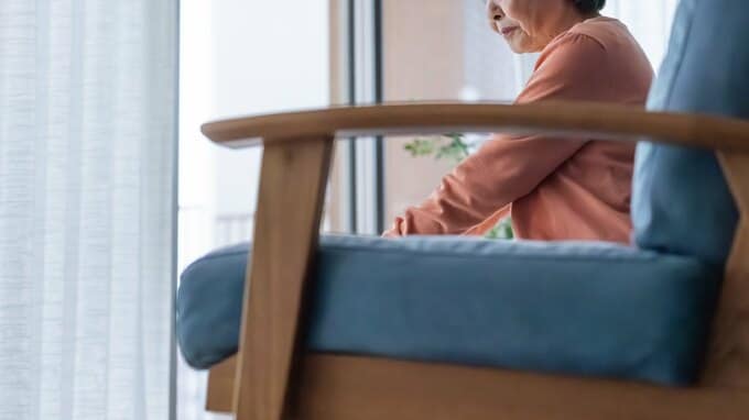 「窓の外の家族連れを見るたびに…」〈年金月15万円・74歳女性〉シニアマンションで過ごす“休日の切なさ”