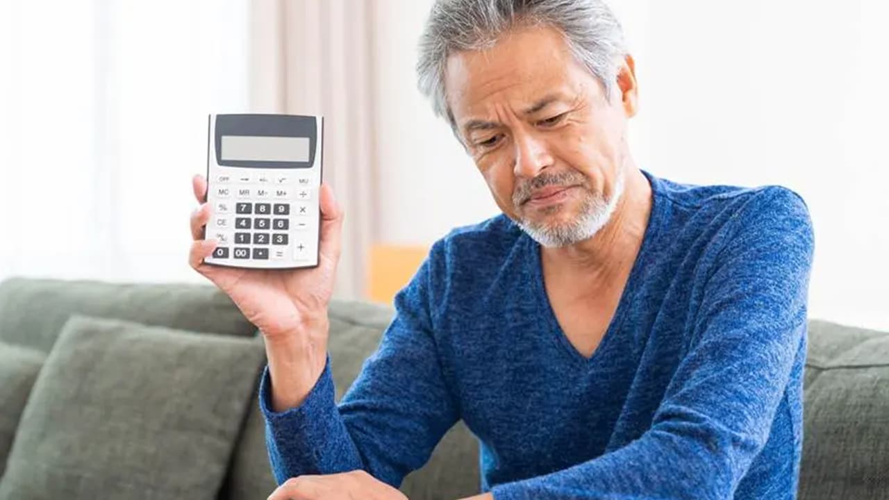 まるで働き損…？66歳繰下げを検討中に発覚した『在職老齢年金』の落とし穴【FPが解説】