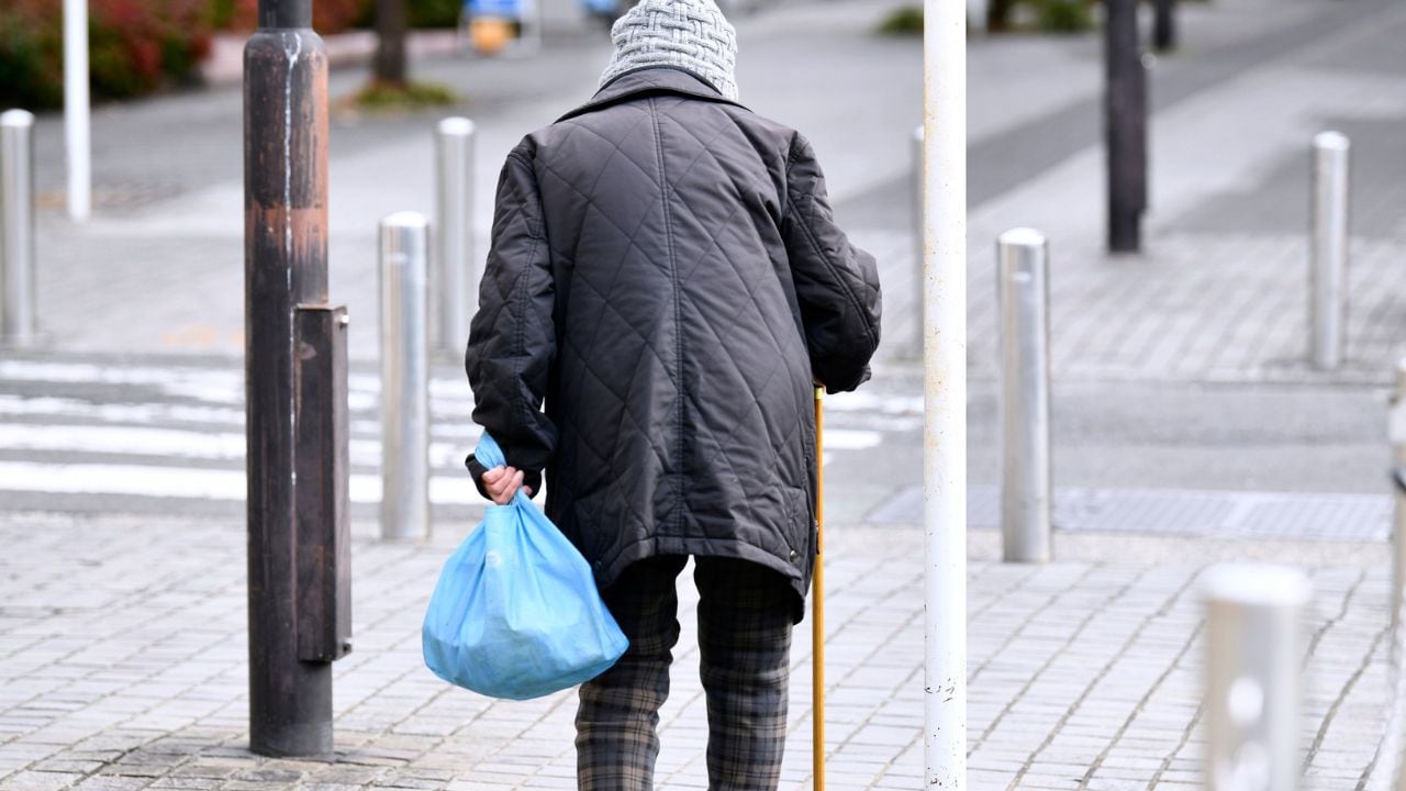 「私だけでも東京に帰ります」〈年金月30万円〉夫婦で定年後に地方移住も、65歳妻が絶望。66歳夫の「夢の老後生活」が崩壊したワケ