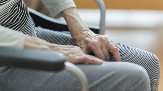 病気の治癒は社会復帰に結びつかなくなった（画像はイメージです／PIXTA）