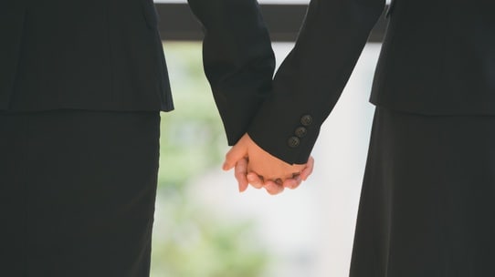 LGBTの相続問題…残された自筆証書遺言、パートナーの親族は「こんなの無効だ!」【司法書士が解説】