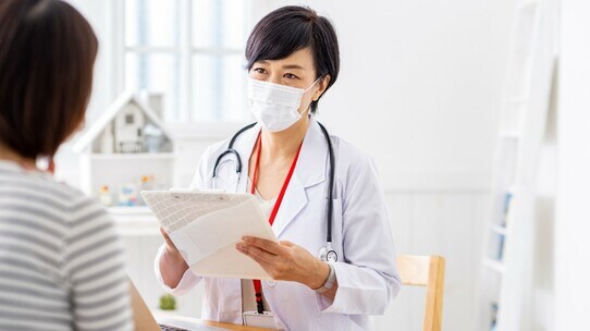 「棒を鼻に突っ込む」あの検査は必要?インフルエンザの「正しい知識」【小児科医が解説】