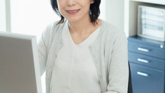 「本当にせいせいしました」職場では“除け者”扱いの53歳女性が下した決断。早期リタイアの〈退職金2,200万円〉で手にした、一足早い「悠々自適な老後」