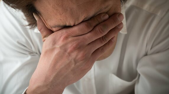 「年齢のせい」と放置しないで…白内障に似た「重大な目の病気」2つ【医師が解説】