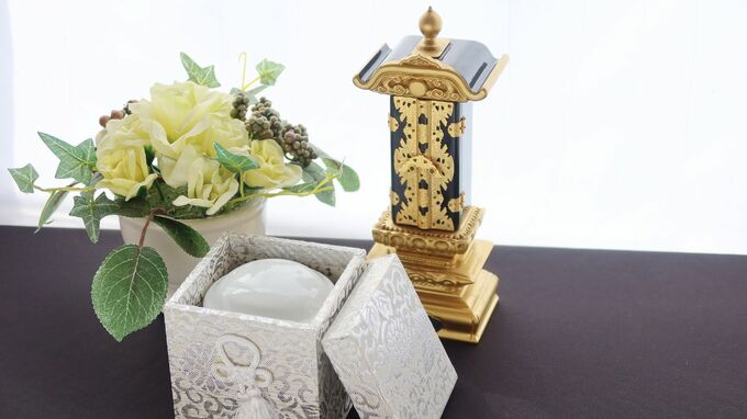 リビングに小さな骨壺、遺骨の一部を真珠に…広がる「手元供養」　費用は「5,000円〜」、自分らしく選べる絆のカタチ