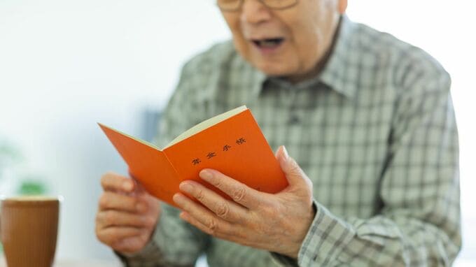 年金月28万円だった元共働き夫婦。67歳妻の死後、72歳夫が腰を抜かした「衝撃の遺族年金額」…よくある誤解“年金の4分の3もらえる”【FPの助言】