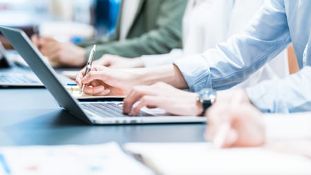 日本の労働生産性を引き上げるには？