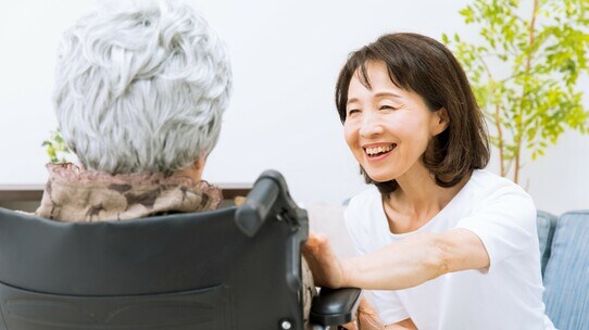 施設で老親の認知症が進む?…人任せの生活習慣が危ない理由
