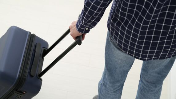 手取り24万円・35歳会社員が飛び込んだ〈シェアハウス〉。家賃6.6万円・家具家電付きで“お得に自立”のはずが、1ヵ月半で実家に出戻りのワケ