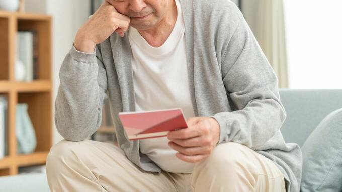 実家で通帳を見て固まった…年金月7万円・84歳父、記録されていた〈出金1,200万円〉。50歳次男が耳を疑った理由