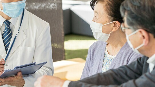 コロナ禍での介護費用額の動向…感染拡大は、介護サービス受給者の行動にどう影響したか?