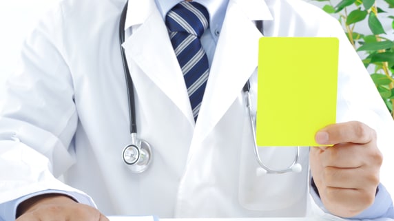 「まだ見える」が危険信号！「白内障手術を急ぐべき人」に共通する2つの特徴【現役眼科医が警鐘】