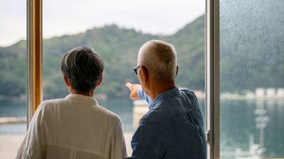 「人生ここからだと思っていた」60歳元会社員、退職旅行の夜に妻が告げた冷たい一言。帰宅後に届いた〈銀行の封書〉で知った老後資金の現実