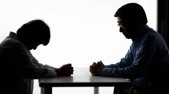 保険会社に「1,422万円貢いだ」夫婦…加入保険の恐ろしすぎるワナ【保険のプロが警告】