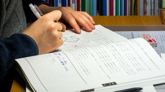 医学部受験「合格圏の子が落ちる」家庭に共通する戦略ミス…「偏差値中心の志望校選び」が危険なワケ