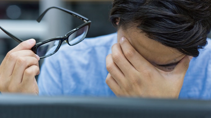 あるはずのない光がまぶしい――考えられる症状とは？