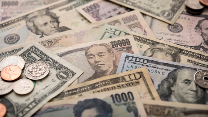 米ドル、一時104円まで急落も「教科書通り」といえるワケ