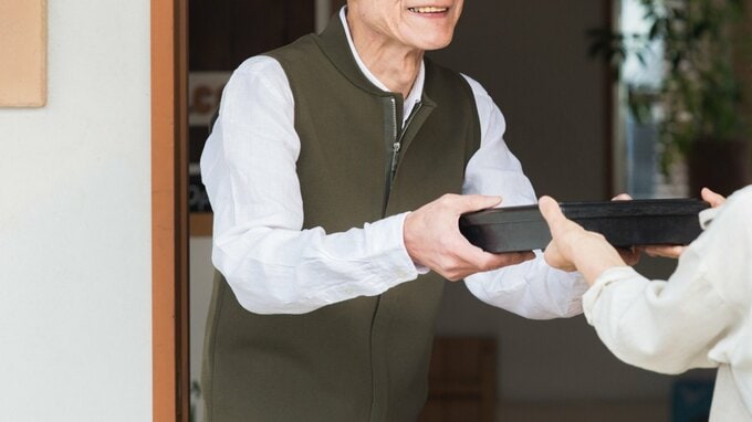 「お金はある。でも、虚しかった」資産8,000万円の64歳男性、誰とも話さず〈1日3食デリバリー〉の生活に終止符を打ったワケ