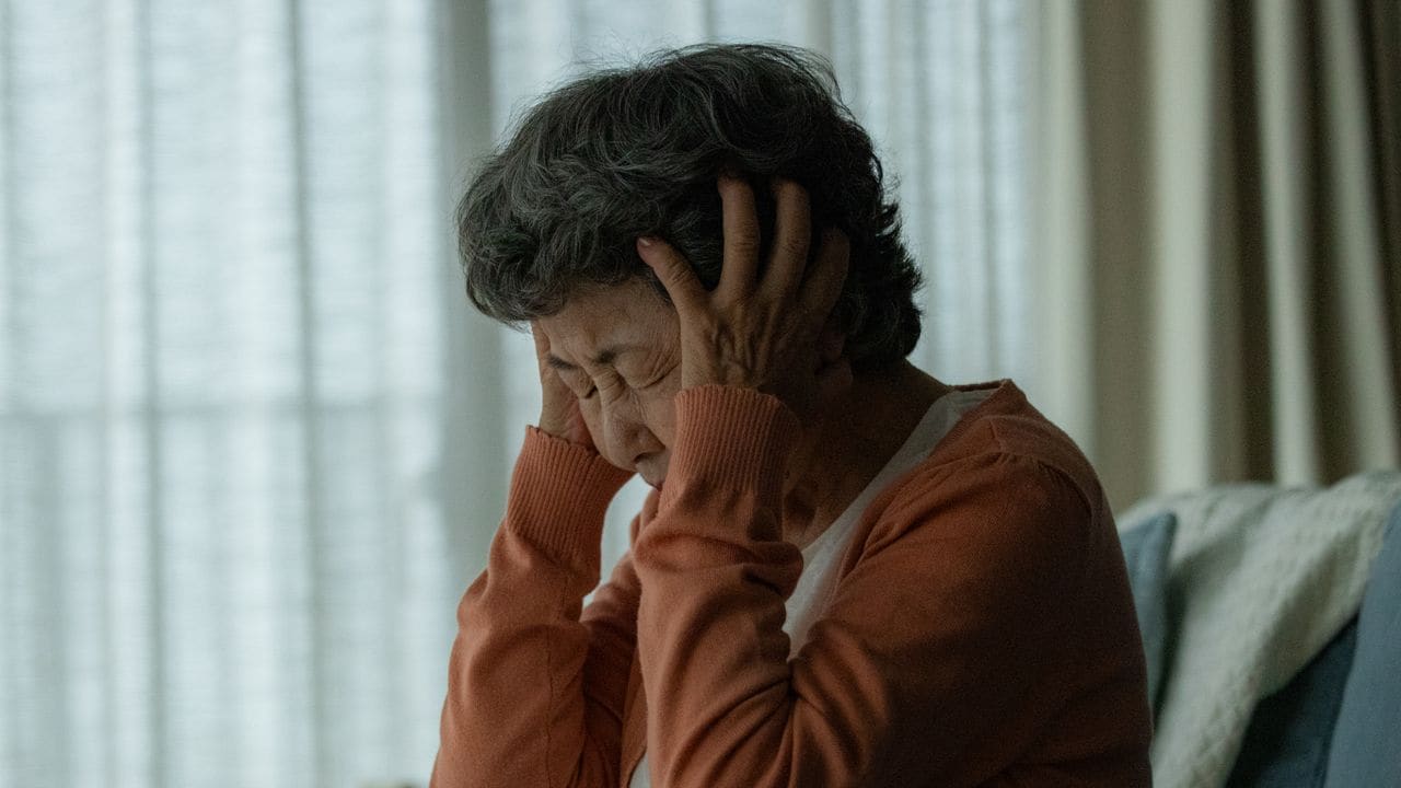 「今すぐ直さないと、家が潰れますよって…」震える78歳母からのSOS。慌てて帰省した長男が実家で目にした〈298万円の契約書〉と〈非情な現実〉