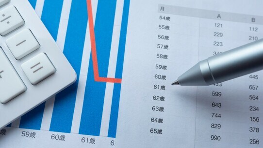「同じ仕事だが給料半分」…定年後の再雇用、厳しすぎる現実