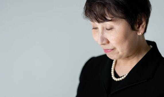 「お母さまが、私にくれたんです」…85歳亡き母の口座から消えた800万円。葬儀に現れた見知らぬ女性の〈まさかの告白〉