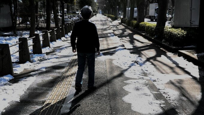お父さん、ごめんねぇ…年金月16万円・82歳父は「特養」へ。58歳・独身一人娘の手を振り切って、真っすぐ建物へ入った父への「複雑な思い」