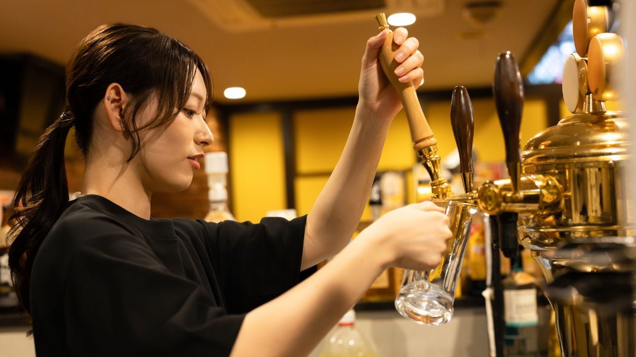 「夢を諦めた瞬間、借金だけが残りました」…非正規バイトの25歳女性、専門学校で借りた奨学金190万円と、返済を止めている今