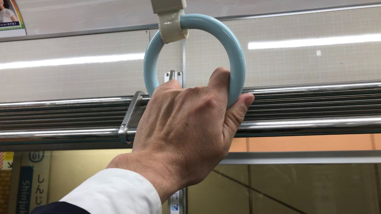 「ただ寝に帰るだけの27年間だった」年収1,200万円の62歳会社員の哀愁。通勤往復3時間半で守った〈郊外の広いマイホーム〉で、定年直前に直面したまさかの事態【FPが解説】