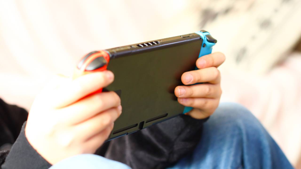 恐ろしい…「裸眼0.3未満」の子どもが増えている理由とは?