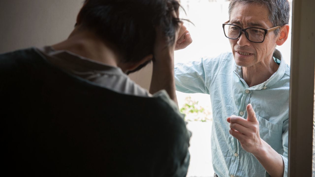 「聞いてないですよ…」年収600万円・33歳独身男性、地方移住で大誤算。草刈り欠席で〈罰金3,000円〉という洗礼…思い知った“理想と現実”