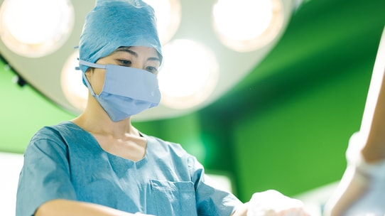 外来、手術、研究…乳腺外科医はどう働く？ 医学部に進んだ女性医師のいま