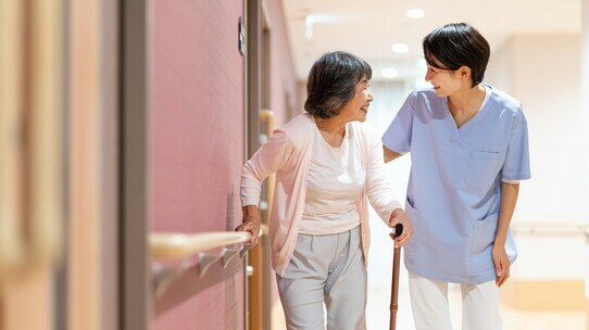 なぜ介護マニュアルがないホームが理想の老人ホームなのか?