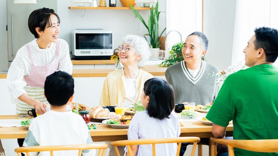 幸せな生活、終了…6,000万円で二世帯住宅を購入した仲良し親子が「2人揃って自己破産」。発端は「息子の転身」