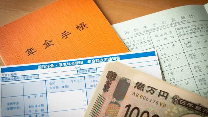 「38年働いて、これだけなのか…」年金決定通知書を見た65歳男性が絶句。〈月15万円台〉で始まる老後生活の現実