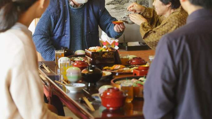 「今年も“優しいおじいちゃん”を演じるんでしょうね」…〈築45年の実家で子どもたちの帰省を迎える〉70歳女性が語った「正月の憂うつ」