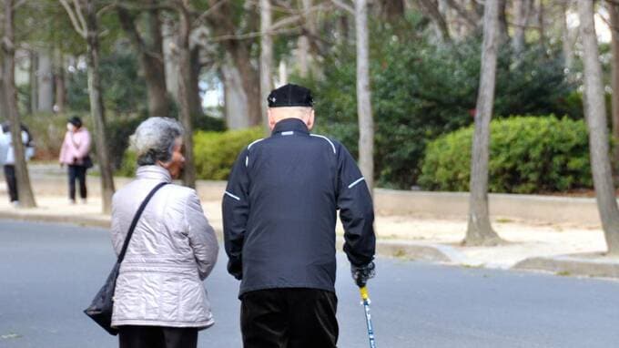 「お父さん、お母さんとはもう会わない」娘の決断に絶句…〈年金月18万円〉71歳夫婦が迎えた孤独な老後