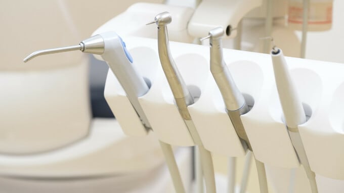 日本の「歯の神経をとる治療」が再治療、再々治療に陥りがちなワケ【歯科医が解説】